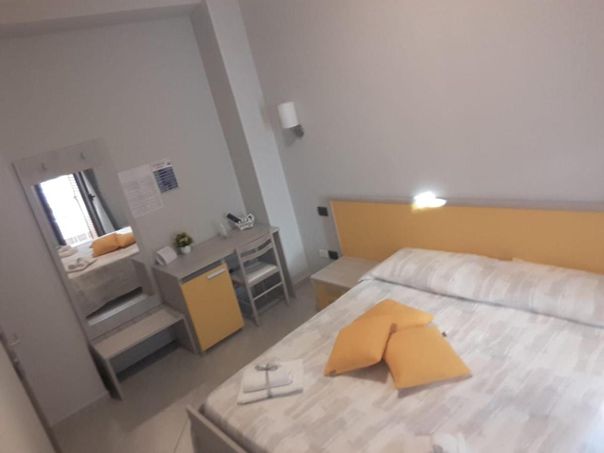 Affittacamere Borgata Marina Roseto Capo Spulico Eksteriør bilde